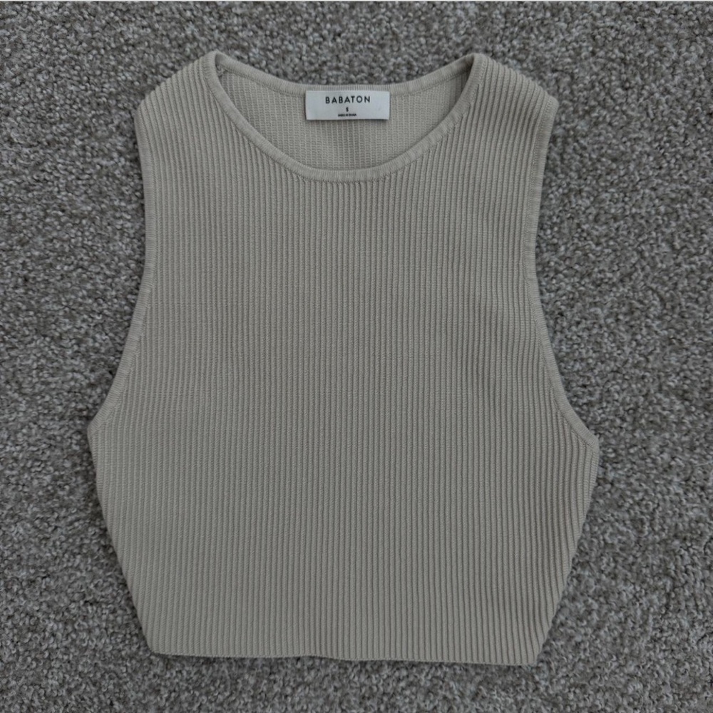 Aritzia Babaton Sculpt Knit top🤍 Size small